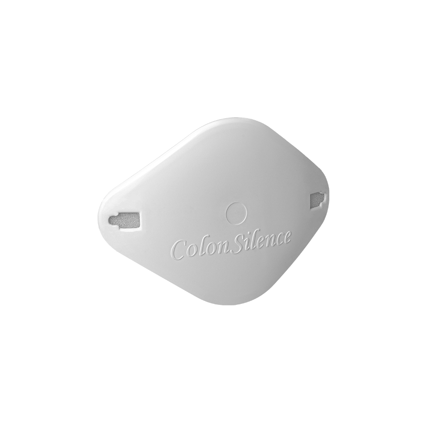 Eine weiße ColonSilence Dämmkappe, leicht zur Seite gedreht.